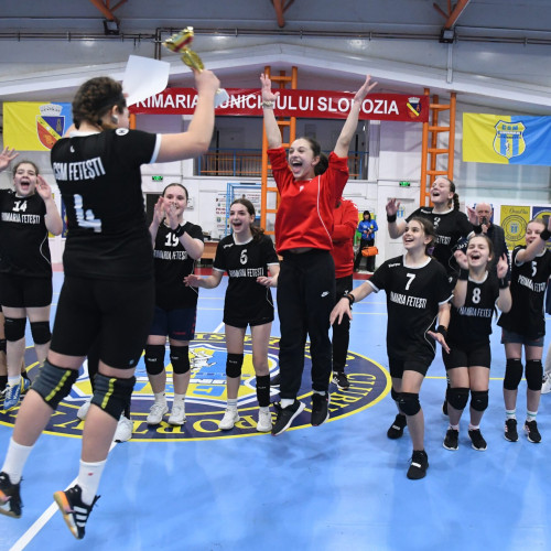 CSM Fetești câștigă titlul de campioană județeană la handbal feminin junioare 4