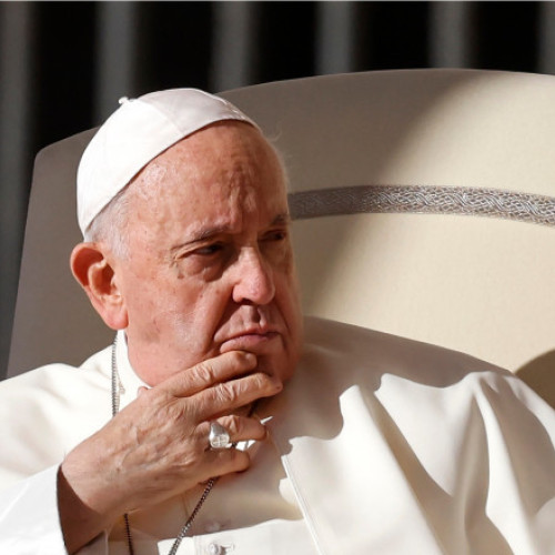 Papa Francisc continuă tratamentul în spital din cauza pneumoniei