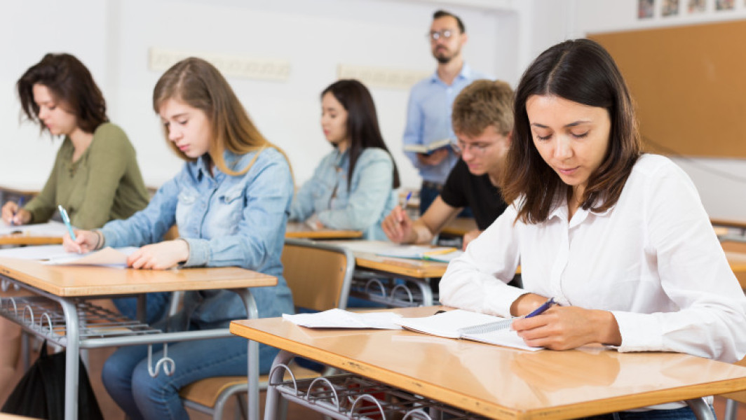 Încep probesle scrise ale examenului de bacalaureat 2025, elevii susținând aceste etape importante din parcursul lor educațional