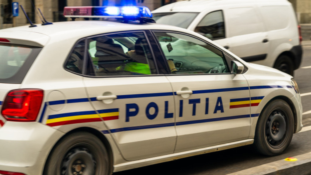 Bărbat de 39 de ani amendat după ce a ignorat bariera la trecerea la nivel cu calea ferată din Pitești