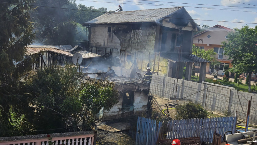 mai puține case în flăcări după incendiu violent în Poiana lui Stângă