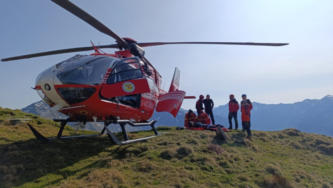 Femeie de 63 de ani rănită în Munții Făgăraș, evacuată cu elicopterul SMURD