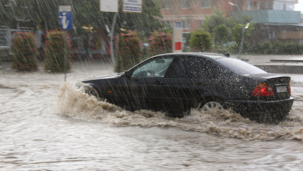 alertă de viituri și inundații locale în 12 județe