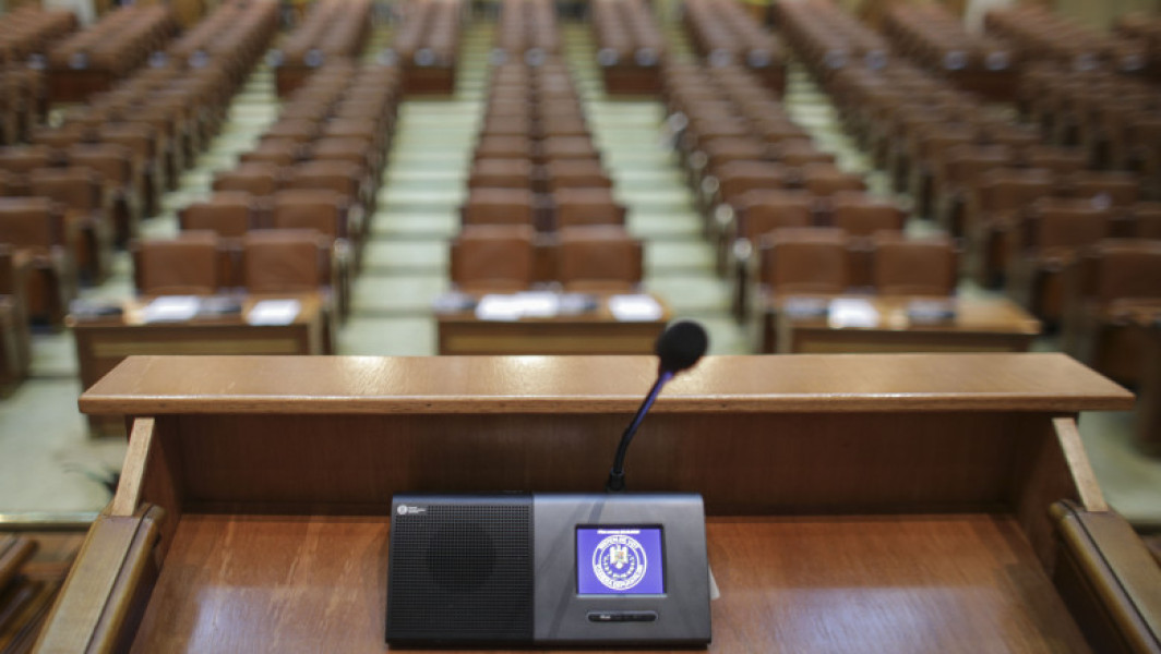 Mașinile repartizate comisiilor parlamentare vor fi retrase în perioada vacanței parlamentare, în lunile iulie și august 2025, conform unui memorandum aprobat de Biroul permanent al Camerei Deputaților.