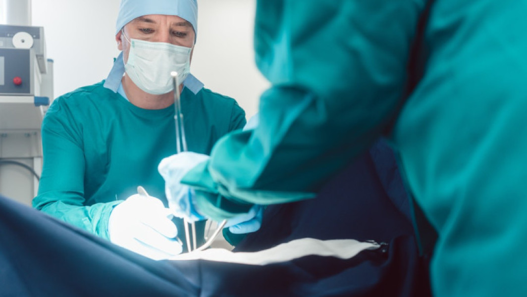 prima operatiune robotica la distanta pentru tratarea cancerului de prostata realizata pe continent