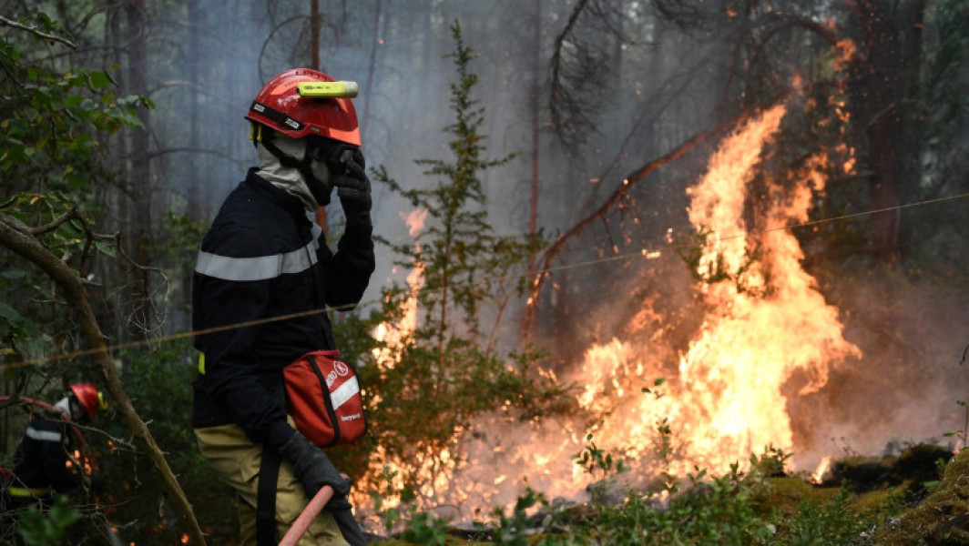 Zeci de pompieri români, trimiși în Franța pentru a sprijini lupta cu incendiile de vegetație