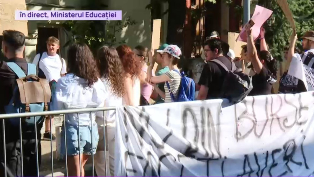 Studenții cer Guvernului să nu le scadă bursele și să continue investițiile în educație. Nou apel la o zi după protestele din țară