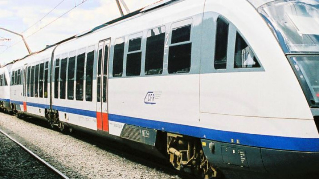 Foto Incendiu la un tren „Săgeata albastră” care circula pe ruta Piteşti–Bucureşti. 90 de călători au fost evacuaţi