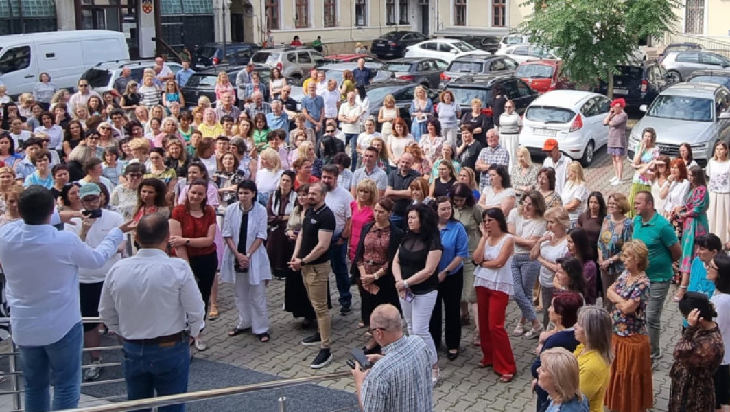 Video Protest spontan al salariaților ANAF din Cluj, nemulțumiți de tăierea sporurilor