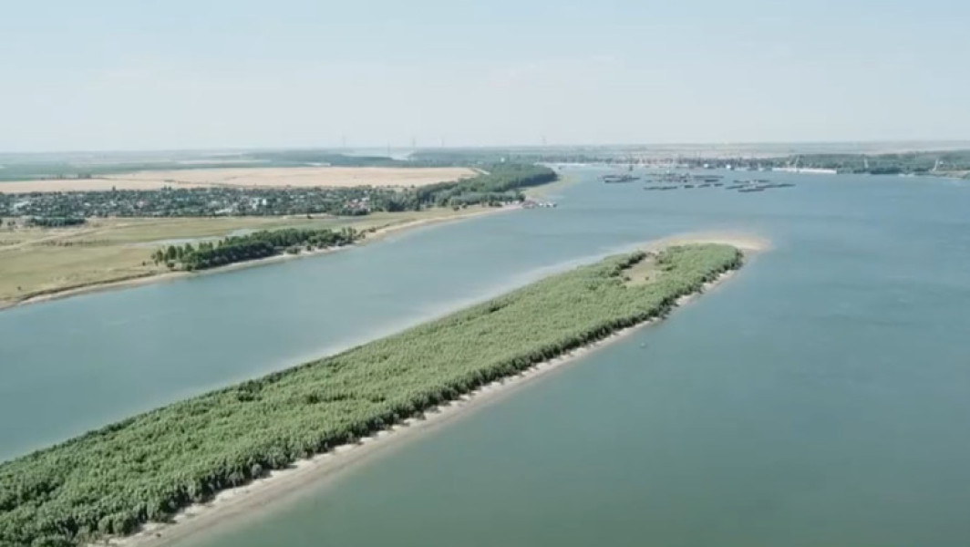 Video Efectele secetei asupra Dunării: debit la jumătate față de normal, restricții în traficul naval. „Nisipul a câștigat teren”