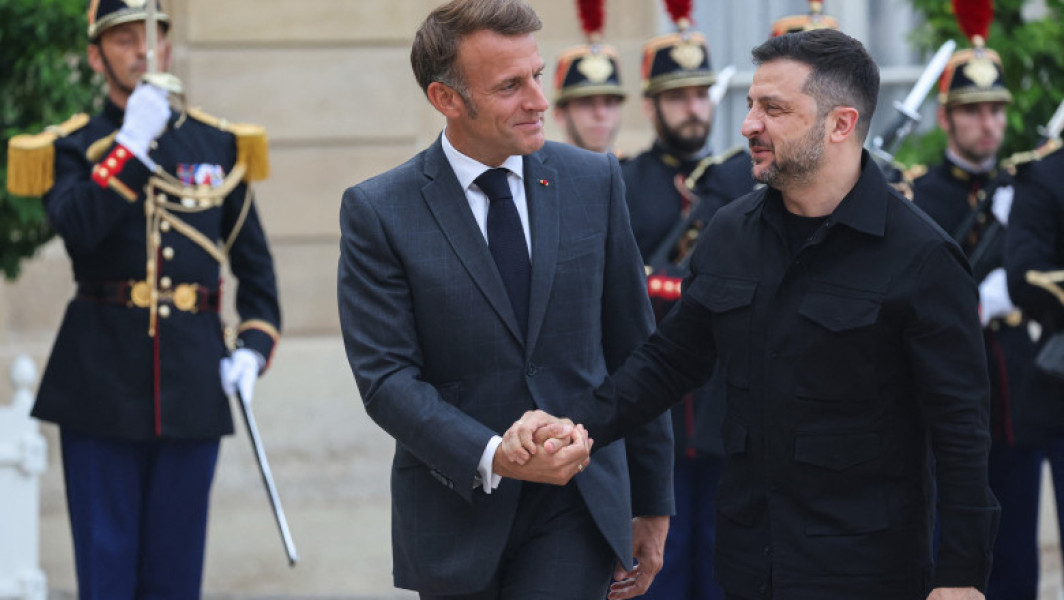 Zelenski la Paris pentru discuții despre pace și garanții de securitate