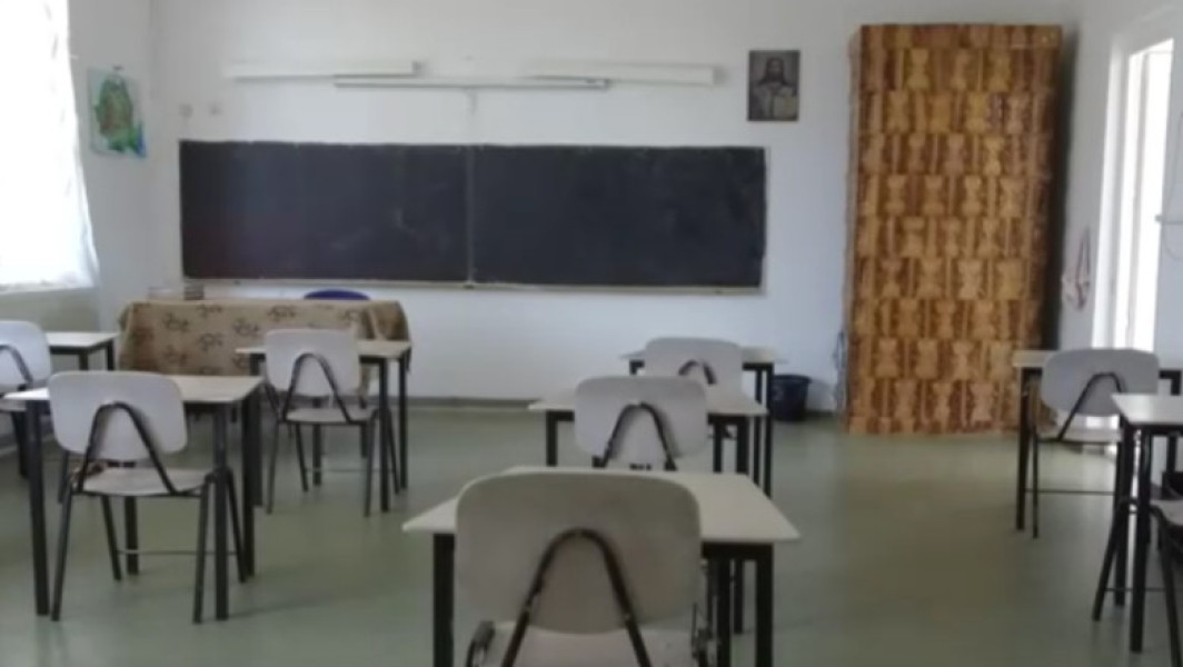 Ministrul educației afirmă că învățământul simultan există, dar statul nu pregătește profesori