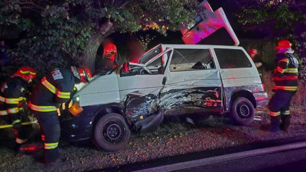 Accident grav între două autovehicule în Horodnic de Jos, Suceava: trei răniți, o persoană încarcerată