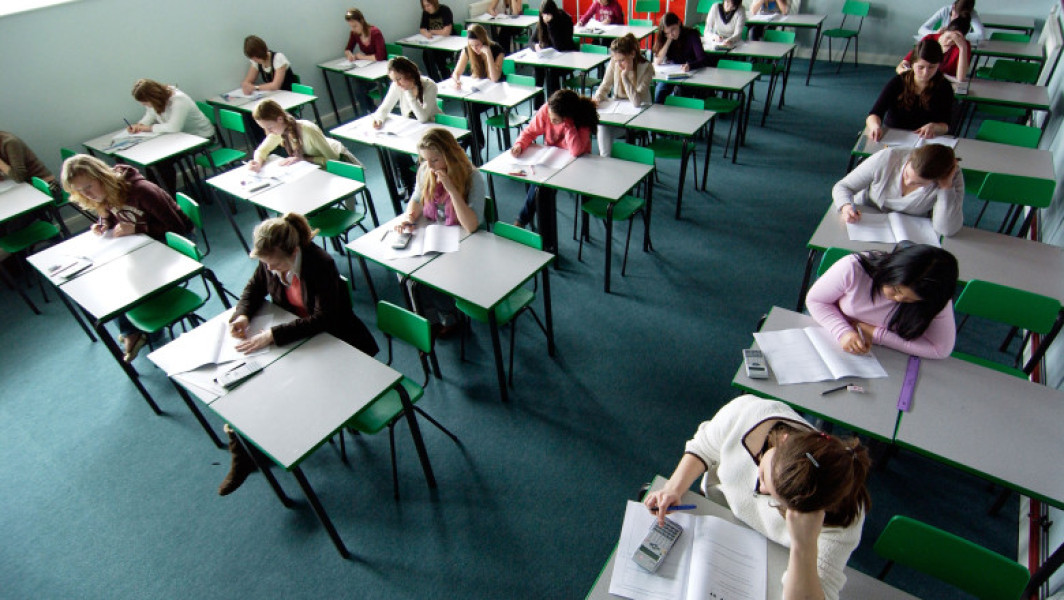 Elevă de nouă ani obține bacalaureatul în Franța, devenind cea mai tânără absolventă a liceului