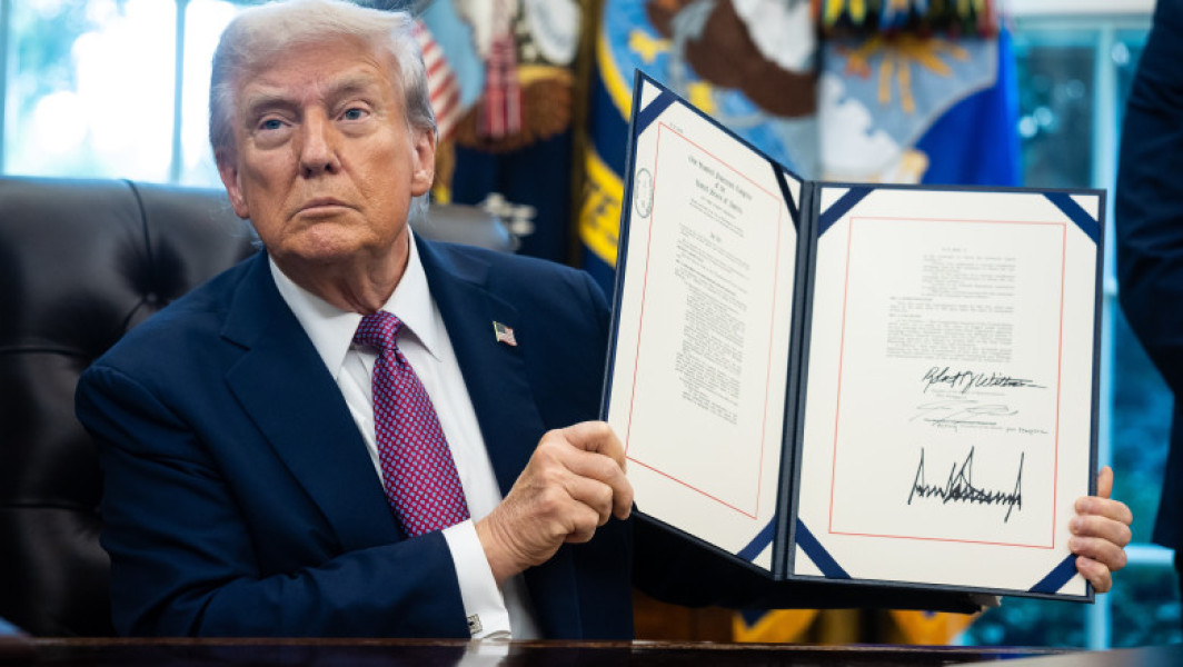 Trump semnează ordin prin care Pentagonul devine Departamentul de Război